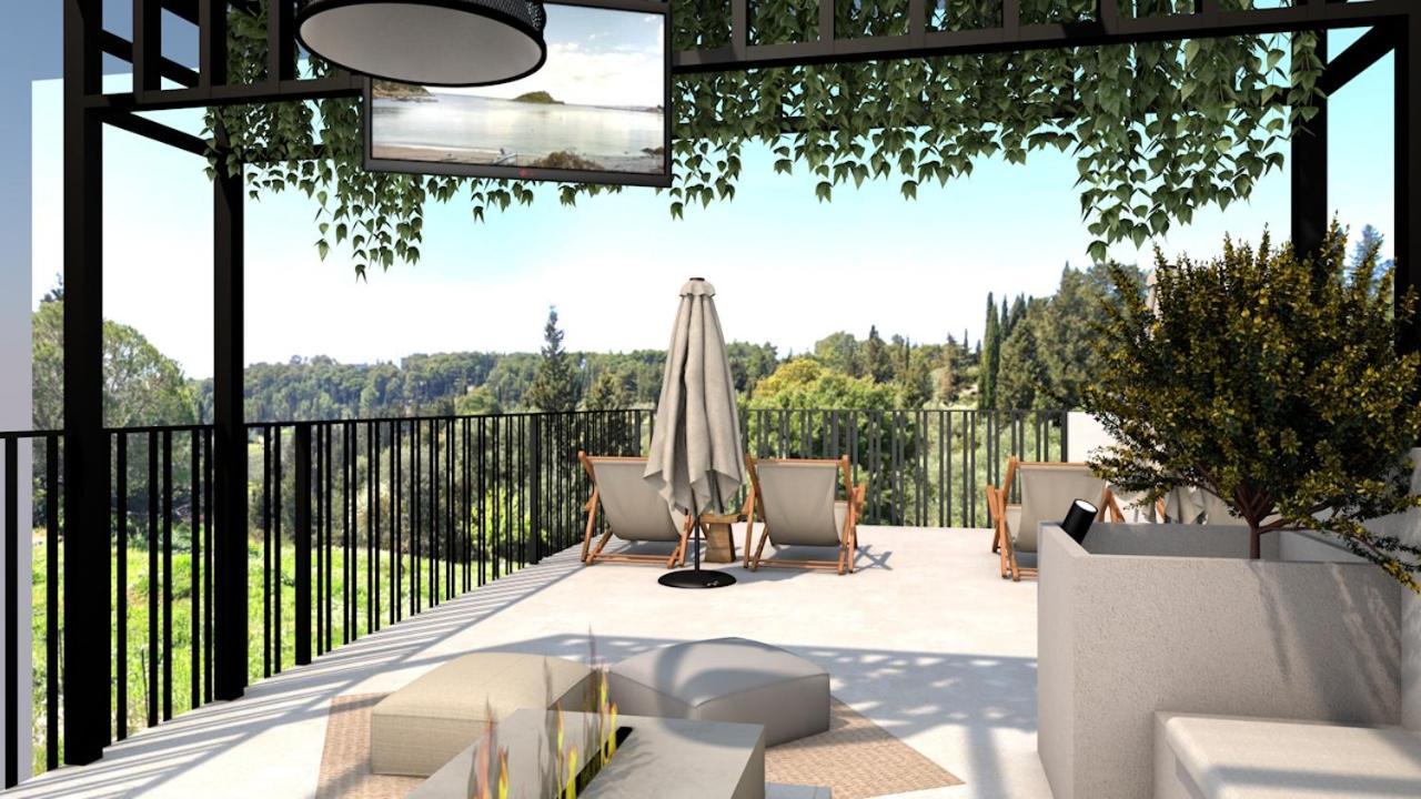Luz Blanca Villa *