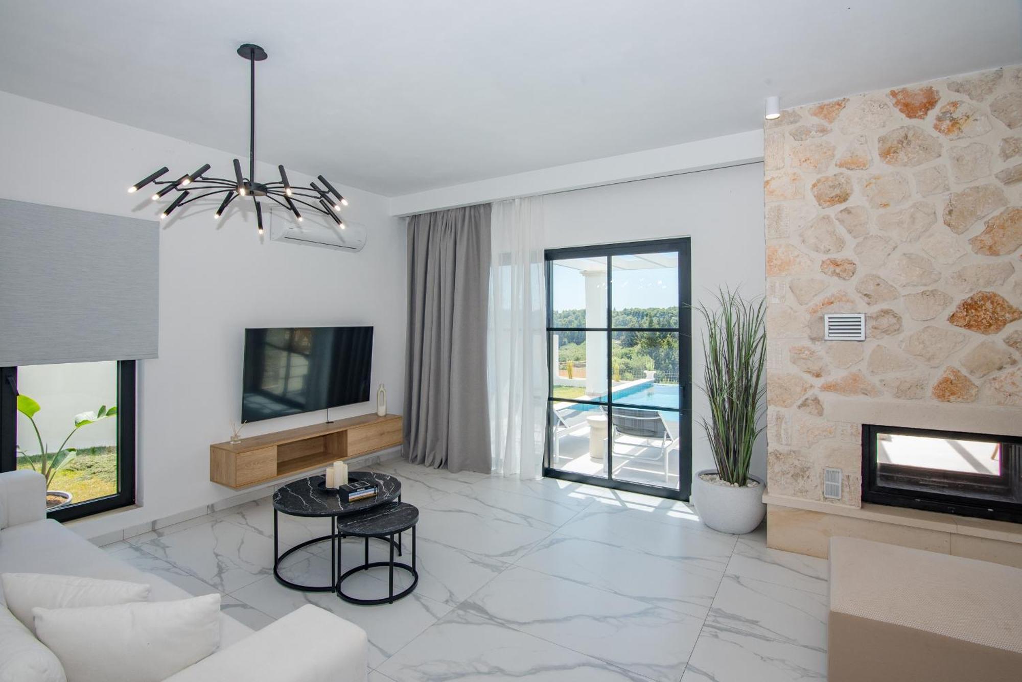 Luz Blanca Agios Leon